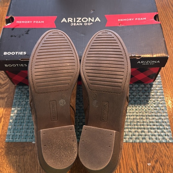 Arizona Galen Taupe Zip Booties - Size 8.5M NIB - Picture 5 of 5